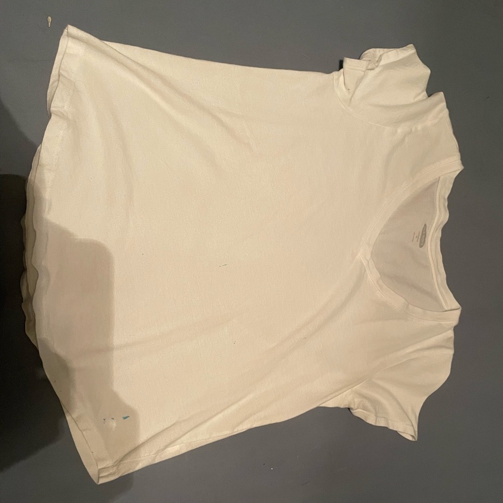 White xs old navy t-shirt